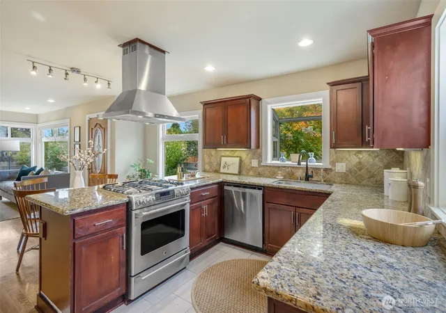 Photo 4 of Single family home for sale at 8804 5Th Ave Ne, Seattle, WA 98115 | MLS# NWM2571893 | Listing updated on 2026-09-30