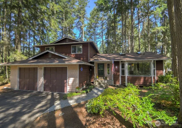 Single family home for sale at 4804 Beverly Dr Ne, Olympia, WA 98516 | MLS# NWM2571905