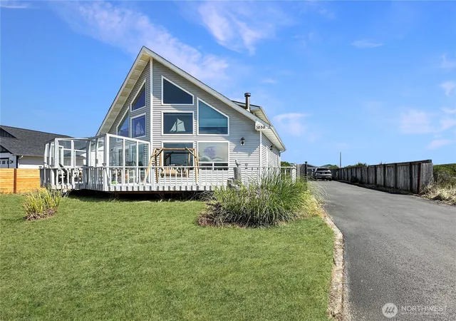 Photo 2 of Single family home for sale at 1050 Ocean Shores Blvd, Ocean Shores, WA 98569 | MLS# NWM2571979 | Listing updated on 2026-10-02
