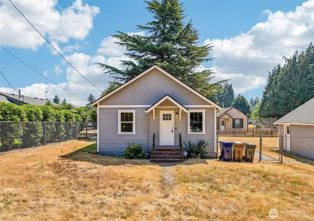 Photo 1 of Single family home for sale at 6925 52nd Avenue W, University Place, WA 98467 | MLS# NWM2572005 | Listing updated on 2026-09-24