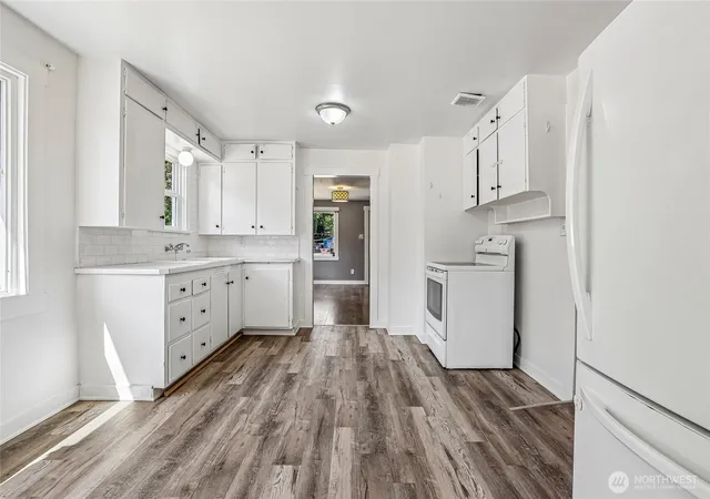 Photo 2 of Single family home for sale at 6925 52nd Avenue W, University Place, WA 98467 | MLS# NWM2572005 | Listing updated on 2026-09-24