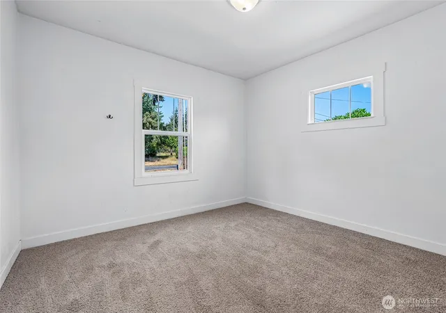 Photo 4 of Single family home for sale at 6925 52nd Avenue W, University Place, WA 98467 | MLS# NWM2572005 | Listing updated on 2026-09-24