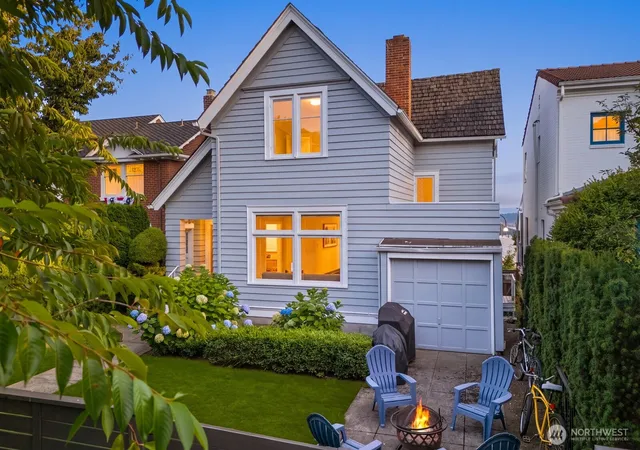 Photo 4 of Single family home for sale at 307 W Highland Dr, Seattle, WA 98119 | MLS# NWM2572014 | Listing updated on 2026-09-25