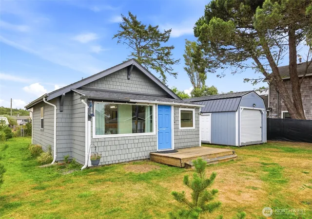 Single family home for sale at 1514 N Oregon Ave, Long Beach, WA 98631 | MLS# NWM2572028