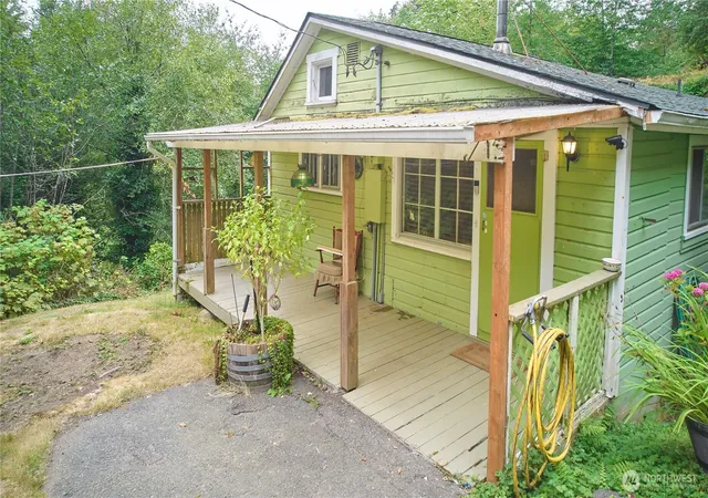 Photo 2 of Sale Pending at 206 Pioneer Blvd, Aberdeen, WA 98520 | MLS# NWM2572032 | Listing updated on 2026-09-26