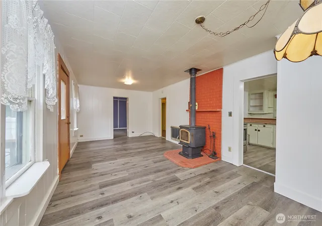 Photo 3 of Sale Pending at 206 Pioneer Blvd, Aberdeen, WA 98520 | MLS# NWM2572032 | Listing updated on 2026-09-26