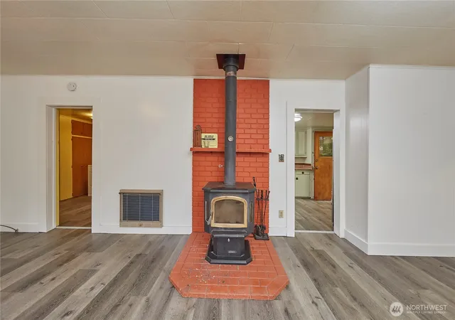 Photo 3 of Sale Pending at 206 Pioneer Blvd, Aberdeen, WA 98520 | MLS# NWM2572032 | Listing updated on 2026-09-26