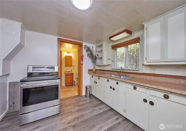 Photo 4 of Sale Pending at 206 Pioneer Blvd, Aberdeen, WA 98520 | MLS# NWM2572032 | Listing updated on 2026-09-26