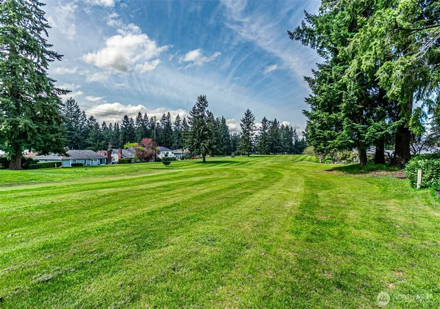 Photo 4 of Single family home for sale at 14229 SE 165th Place, Renton, WA 98058 | MLS# NWM2572035 | Listing updated on 2026-09-25
