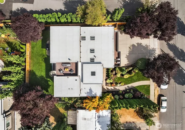 Photo 3 of Single family home for sale at 6515 106th Avenue Ne, Kirkland, WA 98033 | MLS# NWM2572054 | Listing updated on 2026-09-30