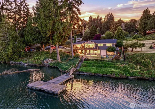 Photo 1 of Single family home for sale at 5508 S Bay Ter Dr Ne, Olympia, WA 98516 | MLS# NWM2572068 | Listing updated on 2026-10-02