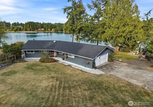 Photo 3 of Single family home for sale at 5508 S Bay Ter Dr Ne, Olympia, WA 98516 | MLS# NWM2572068 | Listing updated on 2026-10-02
