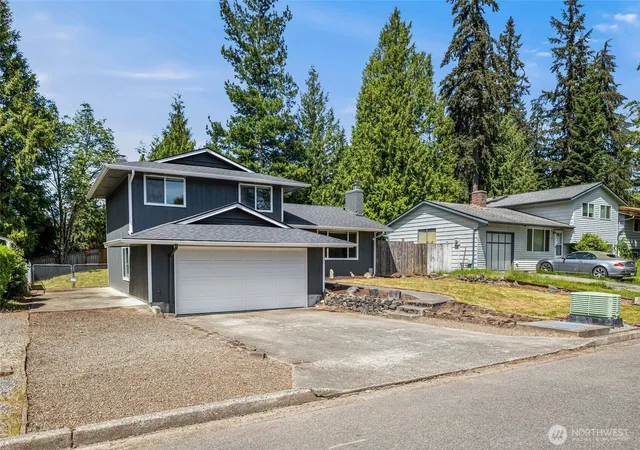 Photo 2 of Single family home for sale at 11422 31st Ave Se, Everett, WA 98208 | MLS# NWM2572069 | Listing updated on 2026-09-30
