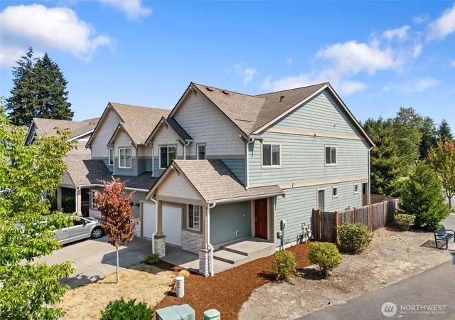 Photo 2 of Townhouse for sale at 5032 Evie St Se, Lacey, WA 98503 | MLS# NWM2572073 | Listing updated on 2026-09-28