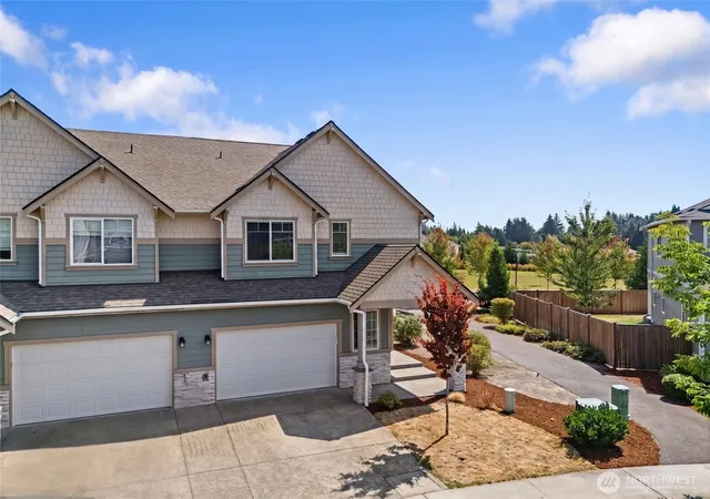 Photo 3 of Townhouse for sale at 5032 Evie St Se, Lacey, WA 98503 | MLS# NWM2572073 | Listing updated on 2026-09-28