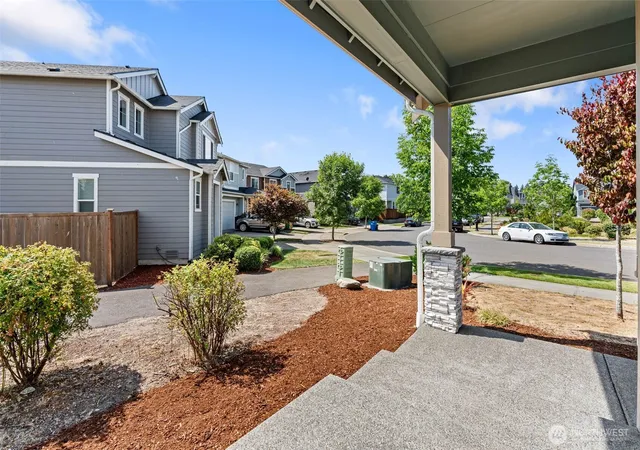 Photo 3 of Townhouse for sale at 5032 Evie St SE, Lacey, WA 98503 | MLS# NWM2572073 | Listing updated on 2026-09-28