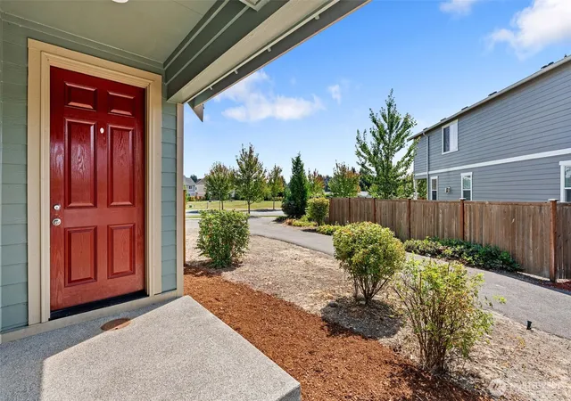 Photo 4 of Townhouse for sale at 5032 Evie St SE, Lacey, WA 98503 | MLS# NWM2572073 | Listing updated on 2026-09-28