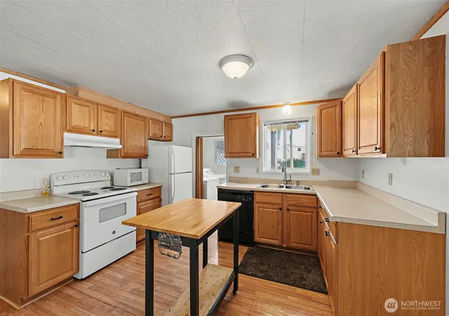 Photo 3 of Manufactured home for sale at 2101 S 324th Street #148, Federal Way, WA 98003 | MLS# NWM2572090 | Listing updated on 2026-10-02