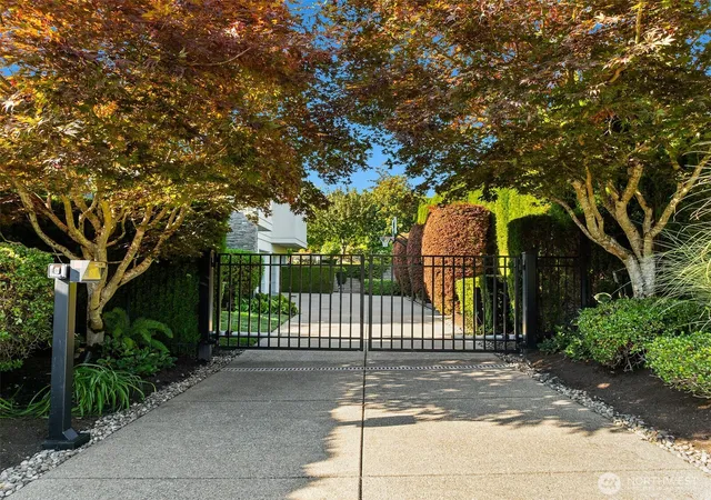 Photo 4 of Single family home for sale at 9040 NE 14th Street, Clyde Hill, WA 98004 | MLS# NWM2572094 | Listing updated on 2026-09-23