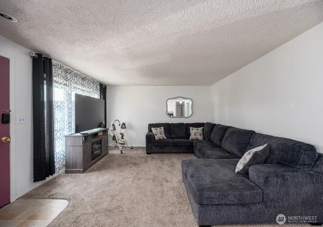 Photo 3 of Single family home for sale at 1308 N Buell Dr, Moses Lake, WA 98837 | MLS# NWM2572097 | Listing updated on 2026-09-25