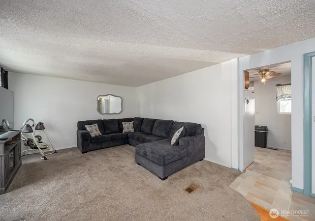 Photo 4 of Single family home for sale at 1308 N Buell Dr, Moses Lake, WA 98837 | MLS# NWM2572097 | Listing updated on 2026-09-25