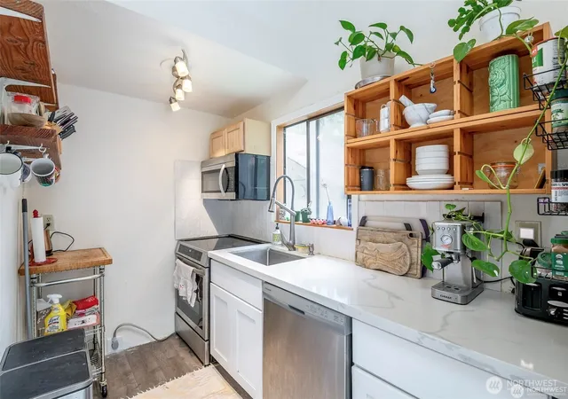 Photo 3 of Single family home for sale at 406 E Madrona Dr, Lakebay, WA 98349 | MLS# NWM2572099 | Listing updated on 2026-09-25