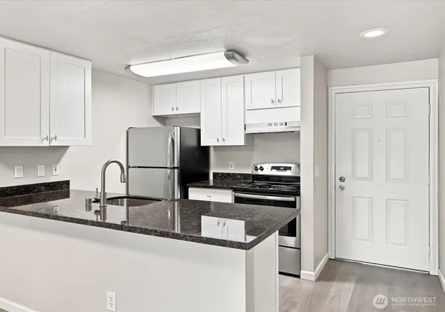 Photo 3 of Sale Pending at 9484 Redmond Woodinville Rd Ne #C204, Redmond, WA 98052 | MLS# NWM2572121 | Listing updated on 2026-09-28