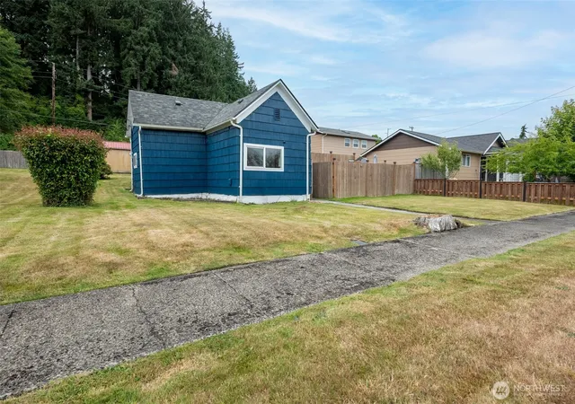 Photo 2 of Single family home for sale at 1720 2nd St, Cosmopolis, WA 98537 | MLS# NWM2572124 | Listing updated on 2026-09-25