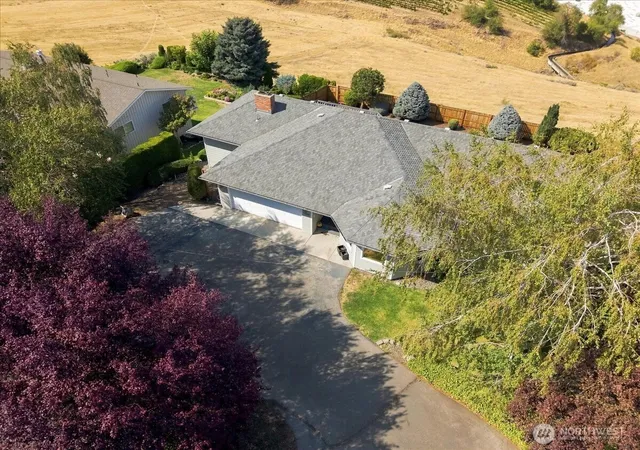 Photo 2 of Single family home for sale at 1104 N Fellows Dr, Yakima, WA 98908 | MLS# NWM2572132 | Listing updated on 2026-09-25