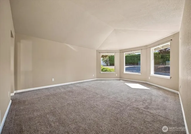 Photo 4 of Single family home for sale at 1104 N Fellows Dr, Yakima, WA 98908 | MLS# NWM2572132 | Listing updated on 2026-09-25