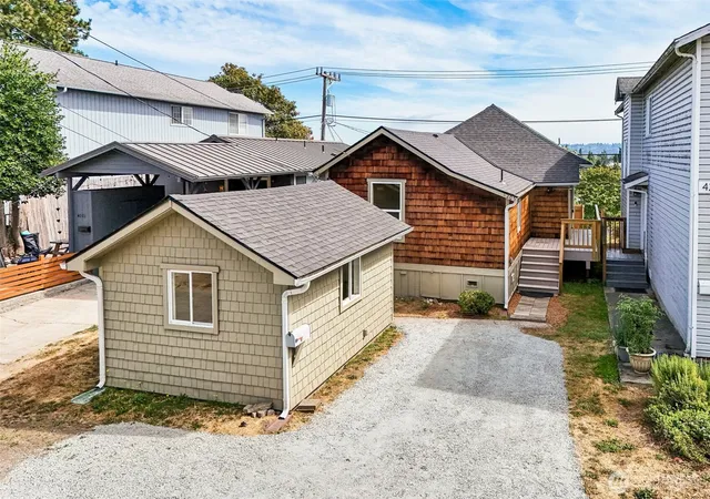Photo 3 of Single family home for sale at 4205 34th Avenue S, Seattle, WA 98118 | MLS# NWM2572152 | Listing updated on 2026-09-28