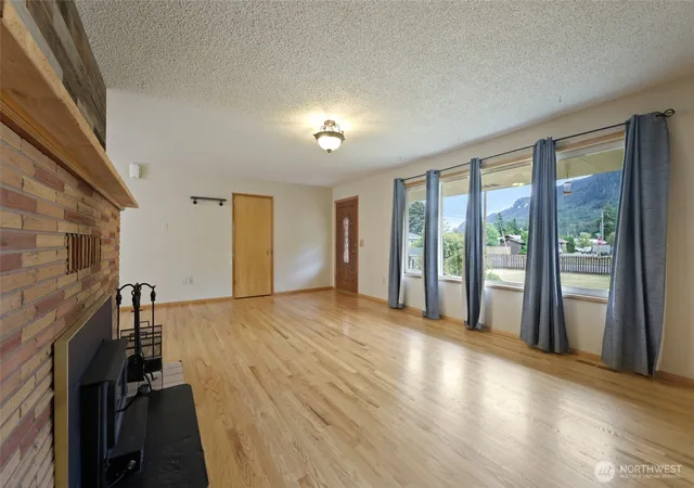 Photo 3 of Single family home for sale at 102 W Adams Ave, Morton, WA 98356 | MLS# NWM2572153 | Listing updated on 2026-09-30