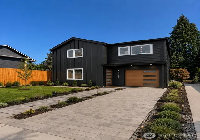 Photo 1 of Single family home for sale at 513 North 122nd St, Seattle, WA 98133 | MLS# NWM2572164 | Listing updated on 2026-09-25