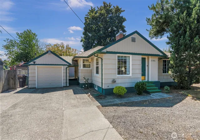 Photo 1 of Single family home for sale at 2205 Ocean Beach Hwy, Longview, WA 98632 | MLS# NWM2572167 | Listing updated on 2026-09-25