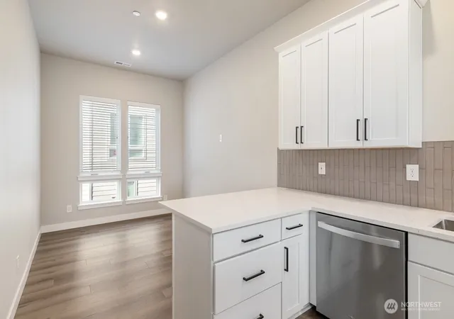 Photo 3 of Townhouse for sale at 6611 S 128th Street, Seattle, WA 98178 | MLS# NWM2572190 | Listing updated on 2026-10-09