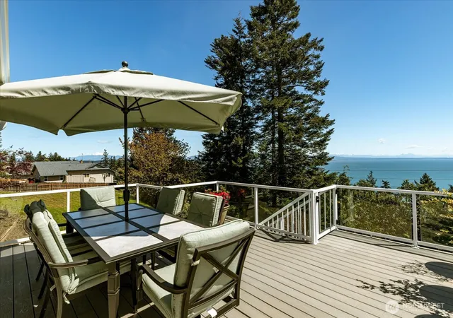 Photo 3 of Single family home for sale at 4444 Norris Ln, Oak Harbor, WA 98277 | MLS# NWM2572205 | Listing updated on 2026-09-30