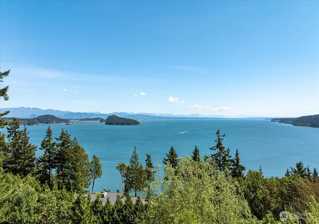 Photo 3 of Single family home for sale at 4444 Norris Ln, Oak Harbor, WA 98277 | MLS# NWM2572205 | Listing updated on 2026-09-30