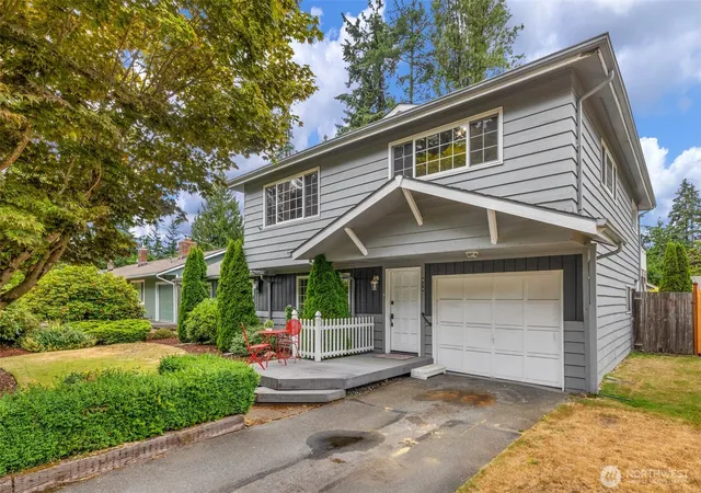 Photo 1 of Single family home for sale at 824 Ne 194th St, Shoreline, WA 98155 | MLS# NWM2572212 | Listing updated on 2026-09-25
