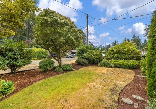 Photo 3 of Single family home for sale at 824 Ne 194th St, Shoreline, WA 98155 | MLS# NWM2572212 | Listing updated on 2026-09-25