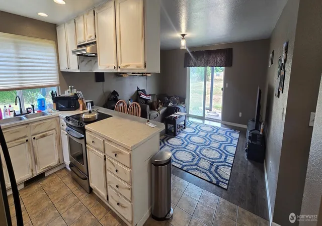 Photo 3 of Single family home for sale at 3715 Prairie Ave, Centralia, WA 98531 | MLS# NWM2572217 | Listing updated on 2026-10-02