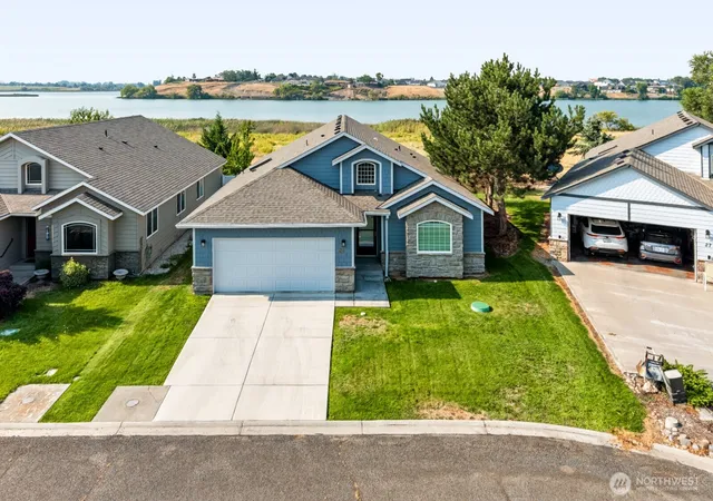 Photo 2 of Sale Pending at 1300 W Marina Dr #26, Moses Lake, WA 98837 | MLS# NWM2572218 | Listing updated on 2026-09-29