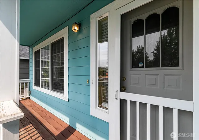 Photo 3 of Single family home for sale at 1425 Spruce St, Lynden, WA 98264 | MLS# NWM2572241 | Listing updated on 2026-09-21