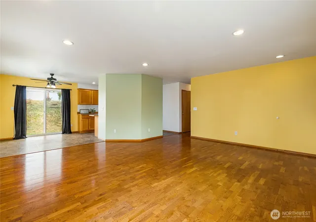 Photo 3 of Single family home for sale at 1425 Spruce St, Lynden, WA 98264 | MLS# NWM2572241 | Listing updated on 2026-09-21