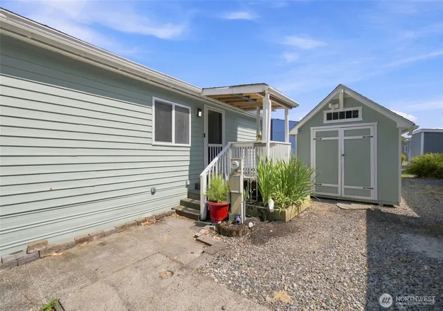 Photo 3 of Manufactured home for sale at 11509 20th Avenue Ct E #32, Tacoma, WA 98445 | MLS# NWM2572246 | Listing updated on 2026-09-25
