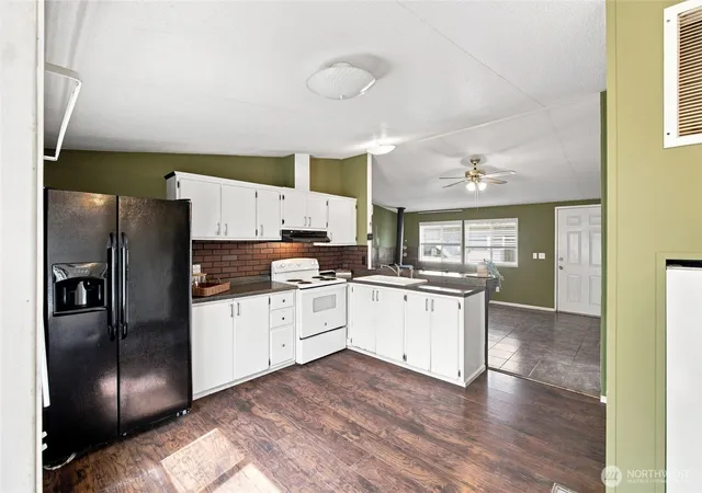 Photo 4 of Manufactured home for sale at 11509 20th Avenue Ct E #32, Tacoma, WA 98445 | MLS# NWM2572246 | Listing updated on 2026-09-25