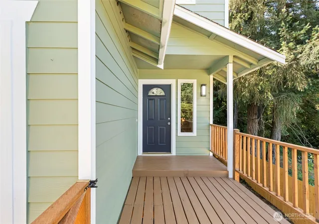 Photo 3 of Sale Pending at 3315 1St St, Bremerton, WA 98312 | MLS# NWM2572253 | Listing updated on 2026-09-26