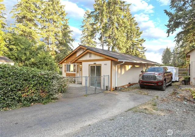 Photo 2 of Single family home for sale at 982 Sw Shannon Dr, Port Orchard, WA 98367 | MLS# NWM2572256 | Listing updated on 2026-09-25