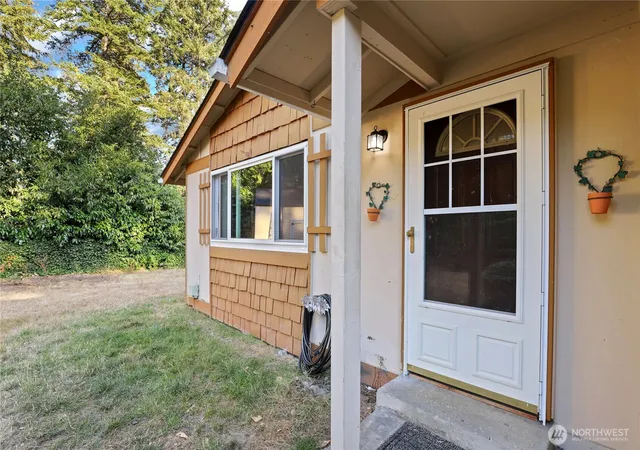 Photo 3 of Single family home for sale at 982 Sw Shannon Dr, Port Orchard, WA 98367 | MLS# NWM2572256 | Listing updated on 2026-09-25