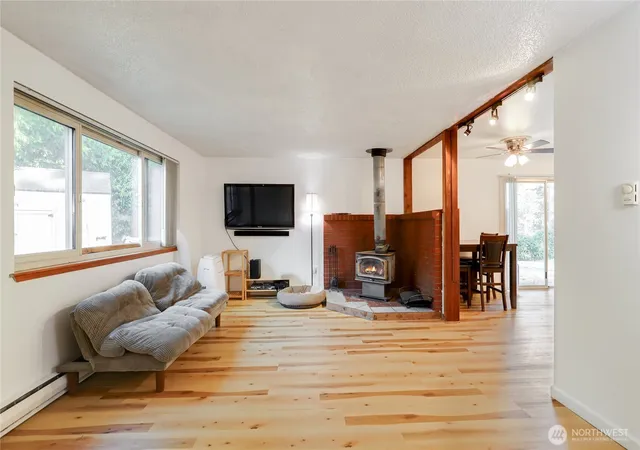 Photo 4 of Single family home for sale at 982 Sw Shannon Dr, Port Orchard, WA 98367 | MLS# NWM2572256 | Listing updated on 2026-09-25