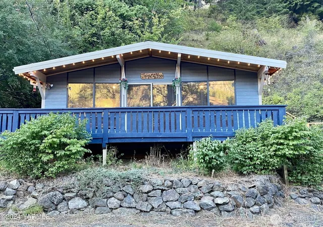 Photo 1 of Single family home for sale at 230 Pine Cliffs Dr, Naches, WA 98937 | MLS# NWM2572266 | Listing updated on 2026-09-25